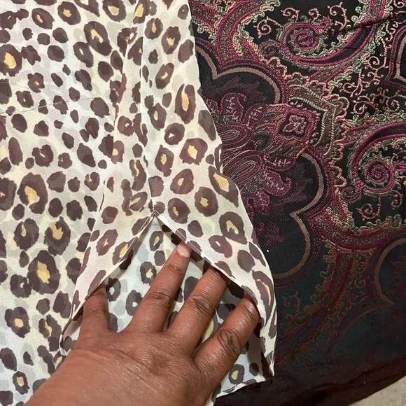 Moda cheetah print size large 100 percent polyester colors brown yellow cream. - Picture 6 of 12